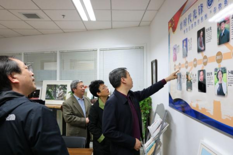 D:\2020-10-28 酒店偷拍
办公文档（李斌）\2020-11-11 教工会莅临拍摄、录像（李斌）\2020-11-11 精选\IMG_7747.jpgIMG_7747