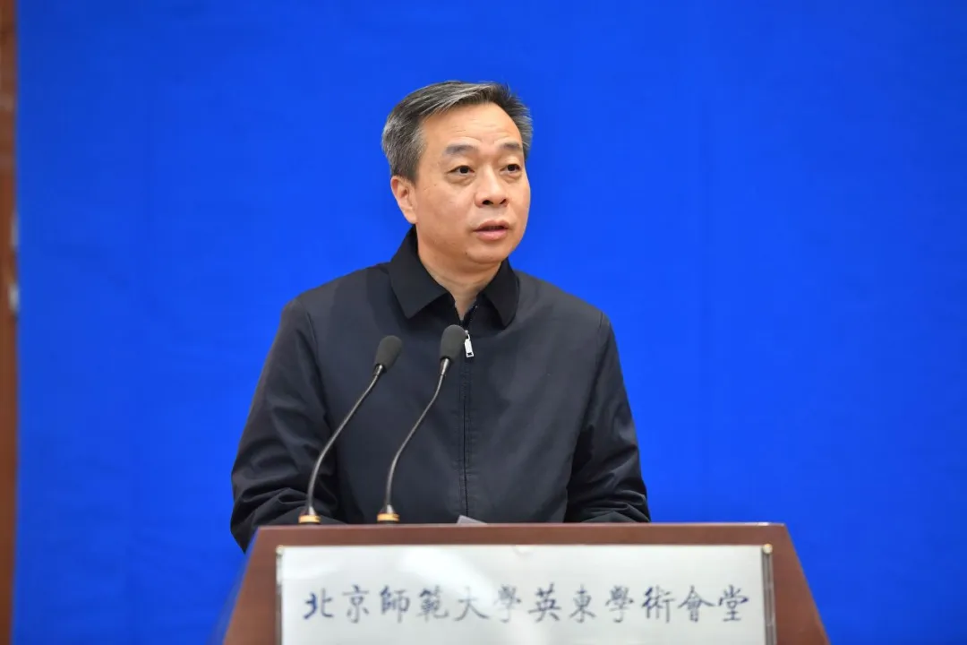 酒店偷拍
副校长 康震.jpg